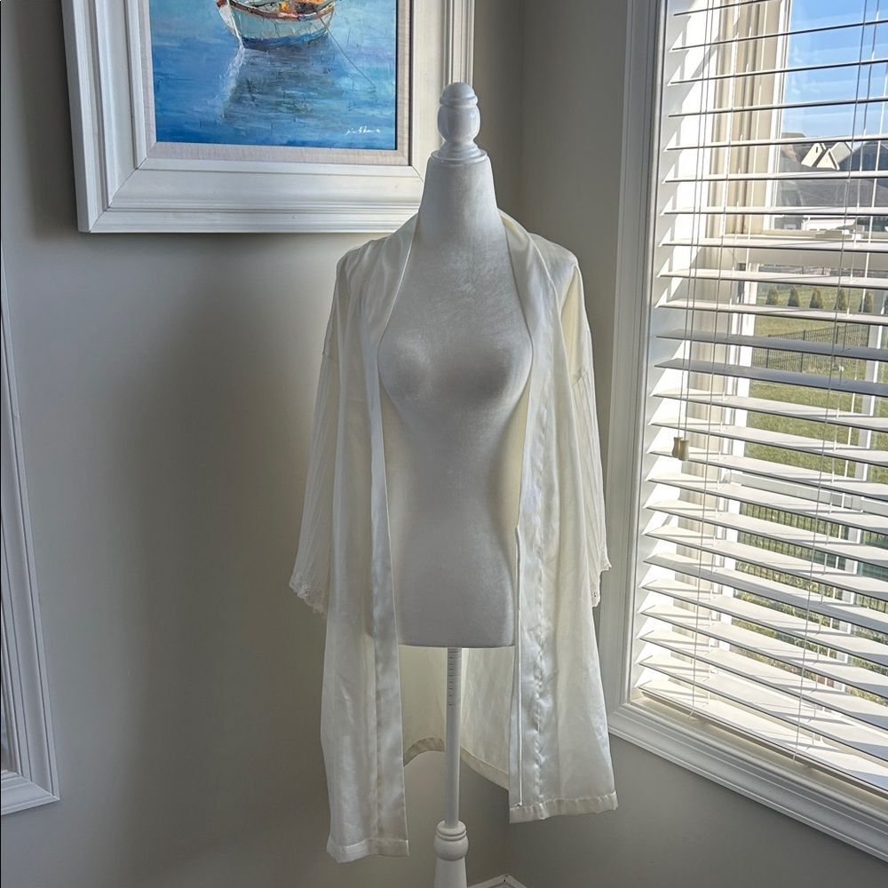 Vintage Intimo Amore Wedding Sheer Sleeve Eyelet White Satin Robe
